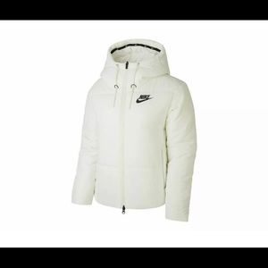 NWT Nike sportswear synthetic fill jacket VJ7578-133 W size 2XL